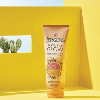 Jergens Natural Glow Revitalizing Daily Moisturizer, Fair to Medium Skin Tone